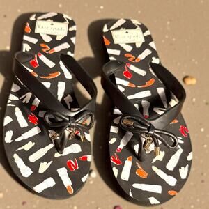 Women's 7/8 KATE SPADE Black And Red Lipstick Pattern Flip Flops Sandals, EUC